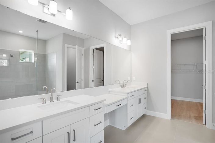 Image No.10-3 Bed Property for sale