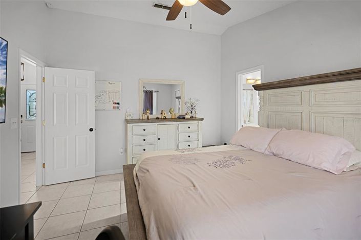 Image No.20-3 Bed Property for sale