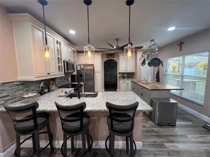 Image No.4-4 Bed Property for sale