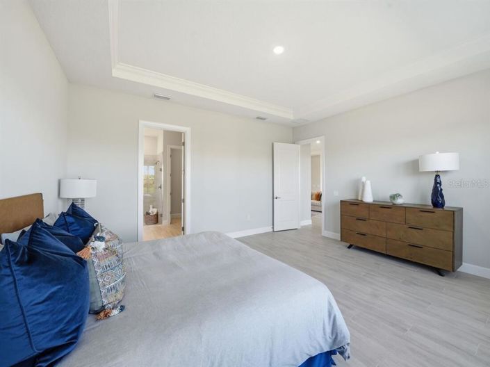 Image No.16-4 Bed Property for sale