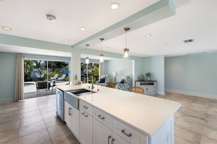 Image No.10-3 Bed Property for sale