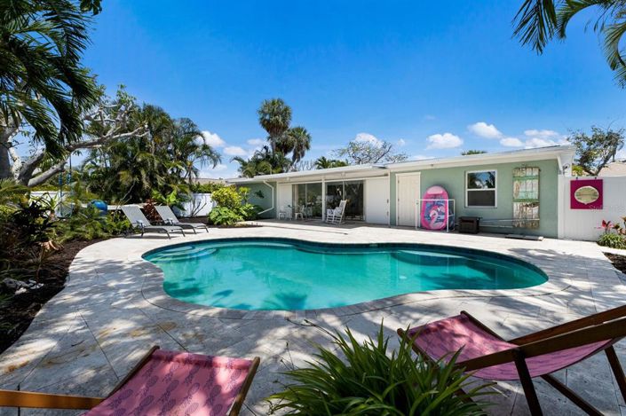 Image No.25-3 Bed Property for sale