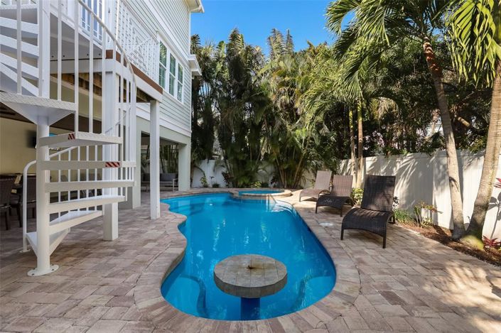 Image No.53-5 Bed Property for sale