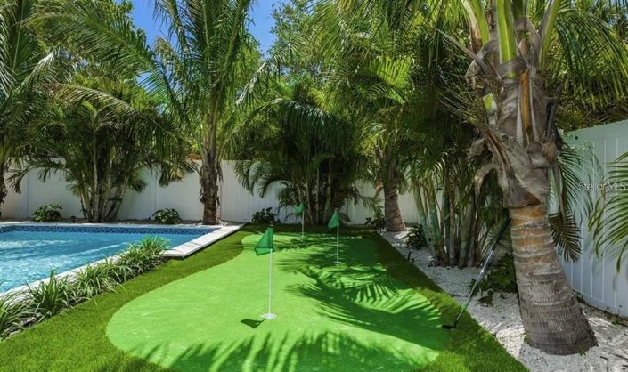 Image No.30-5 Bed Property for sale