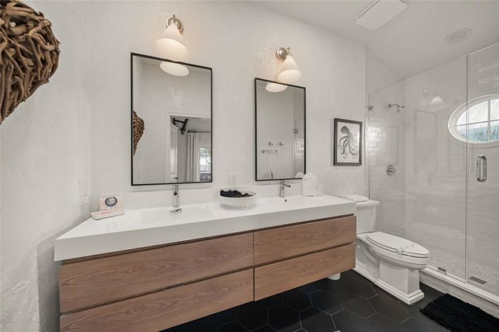 Image No.13-5 Bed Property for sale