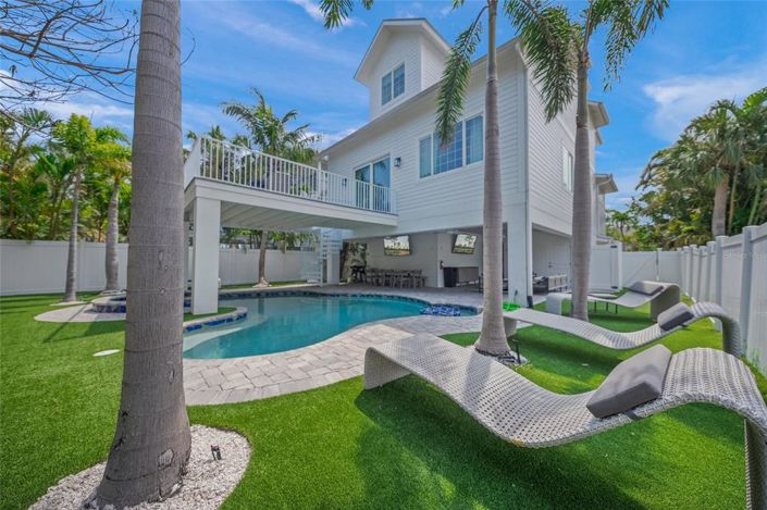 Image No.30-5 Bed Property for sale