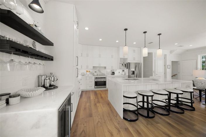 Image No.4-5 Bed Property for sale