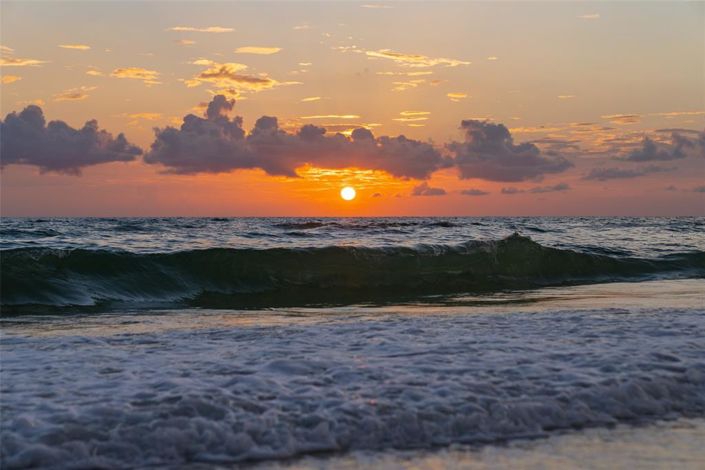 Image No.42-5 Bed Property for sale