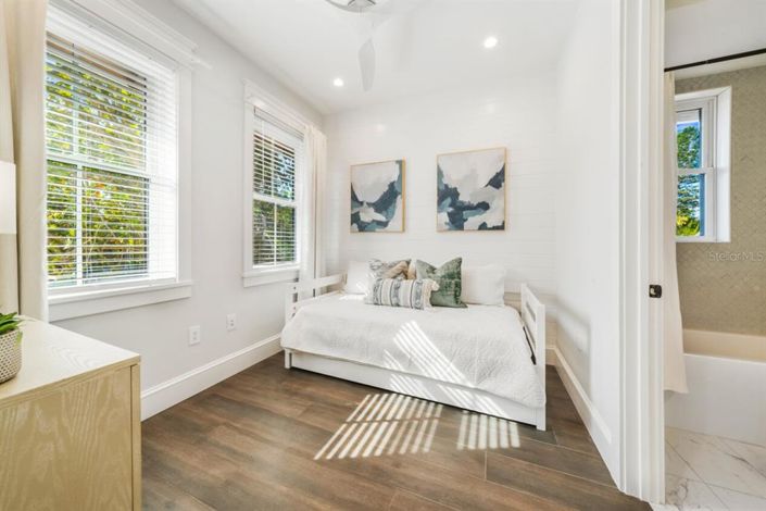 Image No.21-4 Bed Property for sale