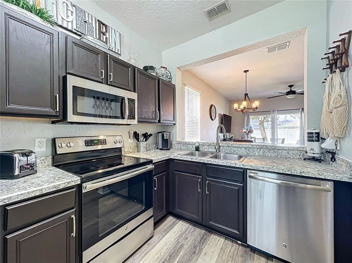 Image No.11-4 Bed Townhouse for sale