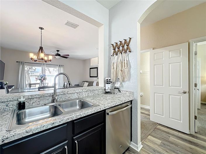 Image No.12-4 Bed Townhouse for sale