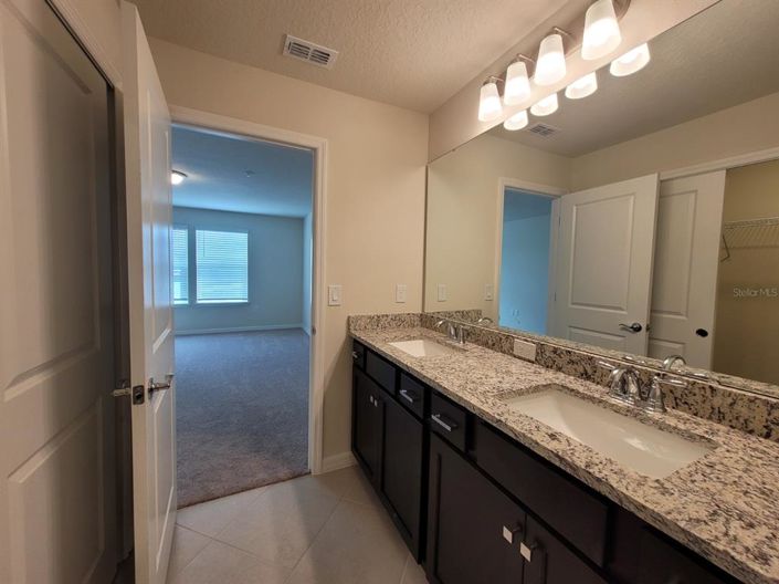 Image No.11-5 Bed Townhouse for sale