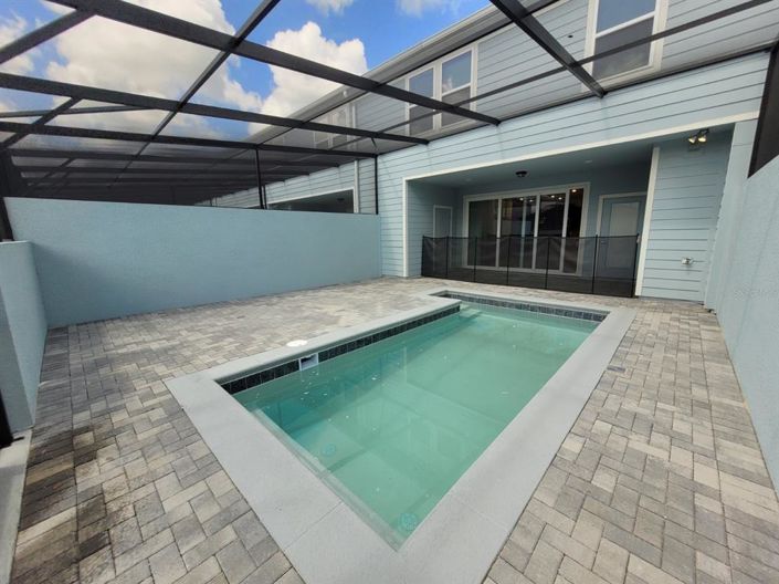 Image No.23-5 Bed Townhouse for sale