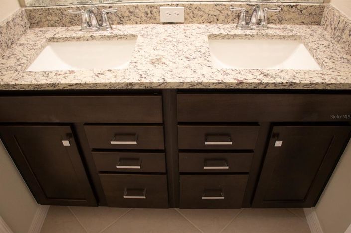 Image No.48-5 Bed Townhouse for sale