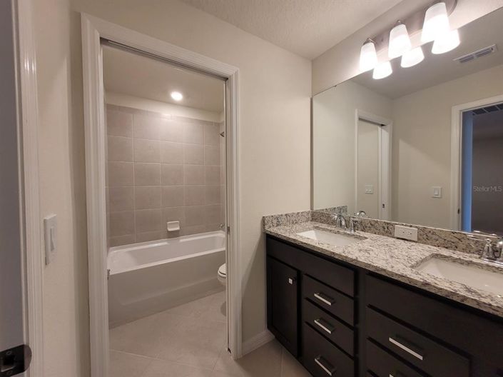 Image No.7-5 Bed Townhouse for sale