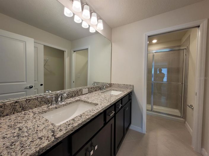 Image No.8-5 Bed Townhouse for sale