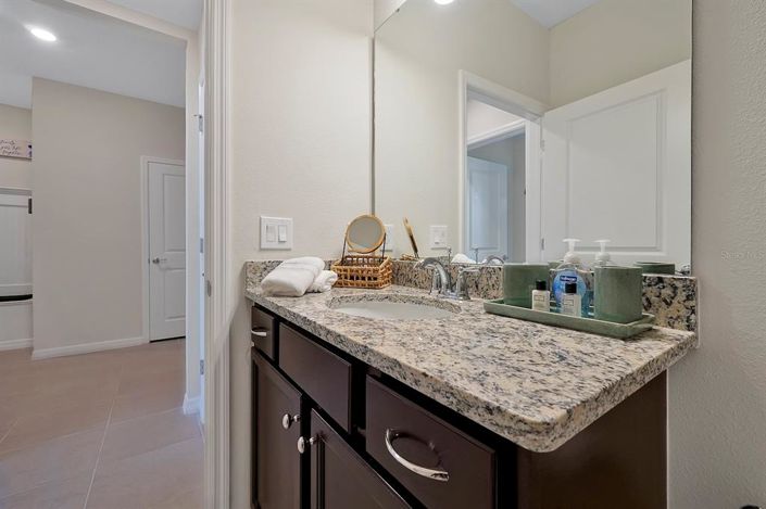 Image No.37-5 Bed Townhouse for sale