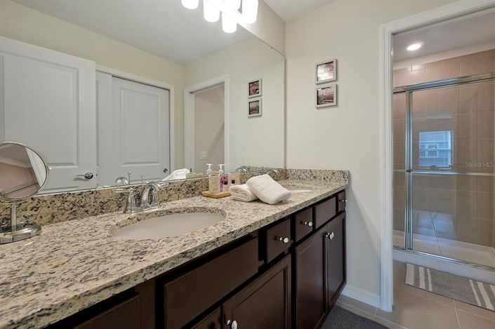 Image No.43-5 Bed Townhouse for sale