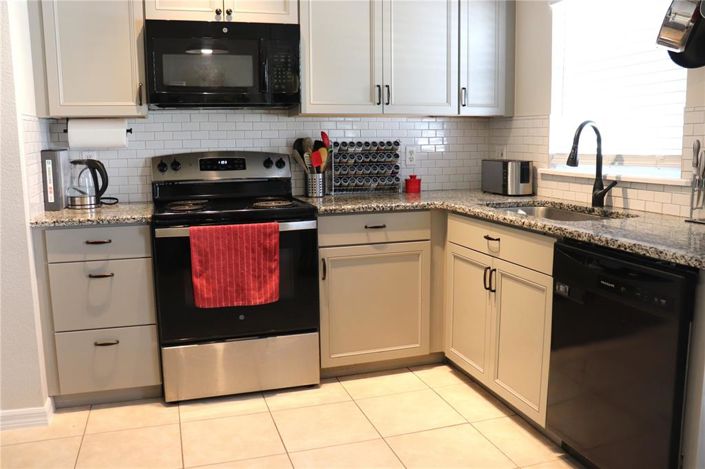 Image No.5-5 Bed Property for sale