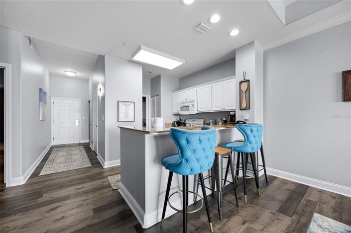 Image No.10-2 Bed Property for sale