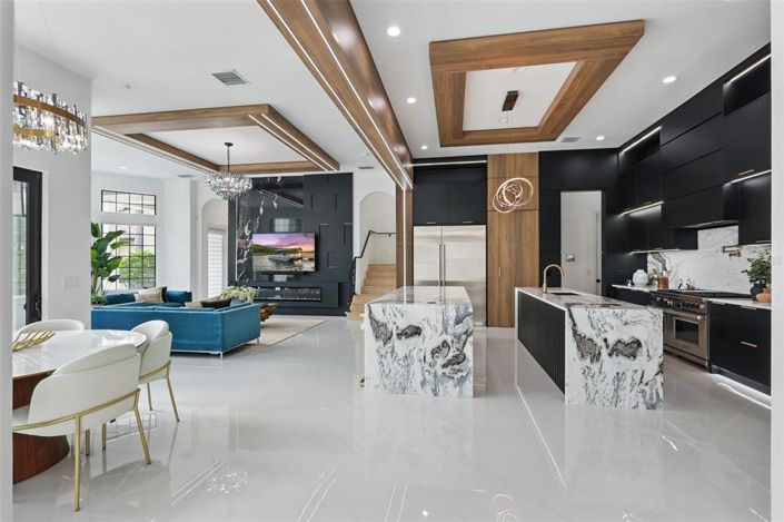 Image No.11-5 Bed Property for sale