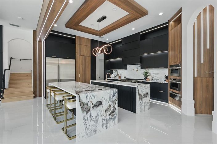 Image No.14-5 Bed Property for sale