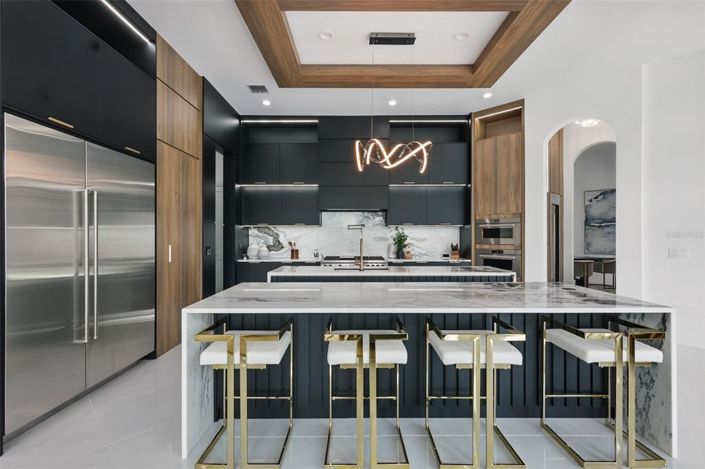 Image No.15-5 Bed Property for sale