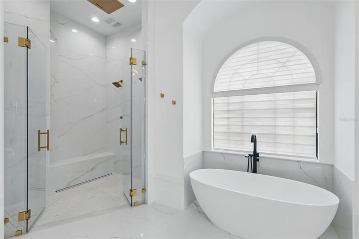 Image No.27-5 Bed Property for sale