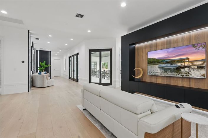 Image No.30-5 Bed Property for sale