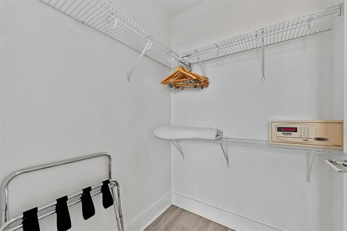 Image No.25-2 Bed Property for sale