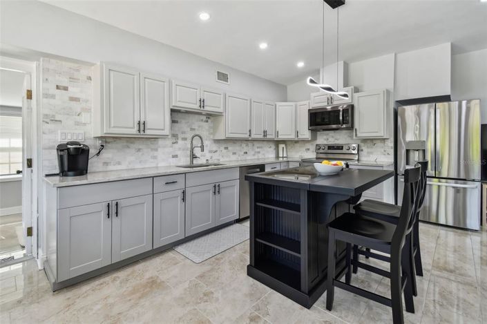 Image No.10-3 Bed Property for sale