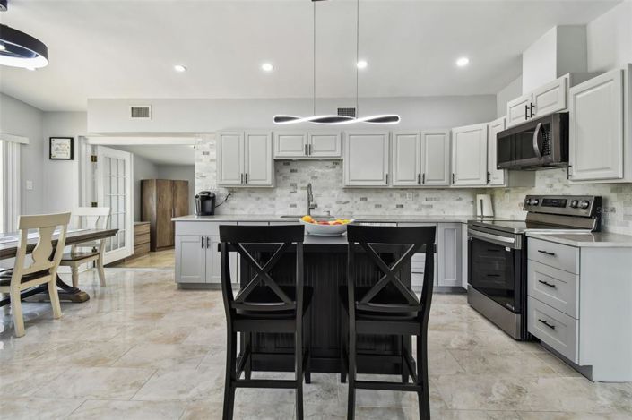 Image No.11-3 Bed Property for sale