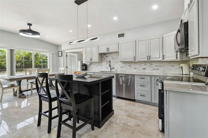 Image No.12-3 Bed Property for sale