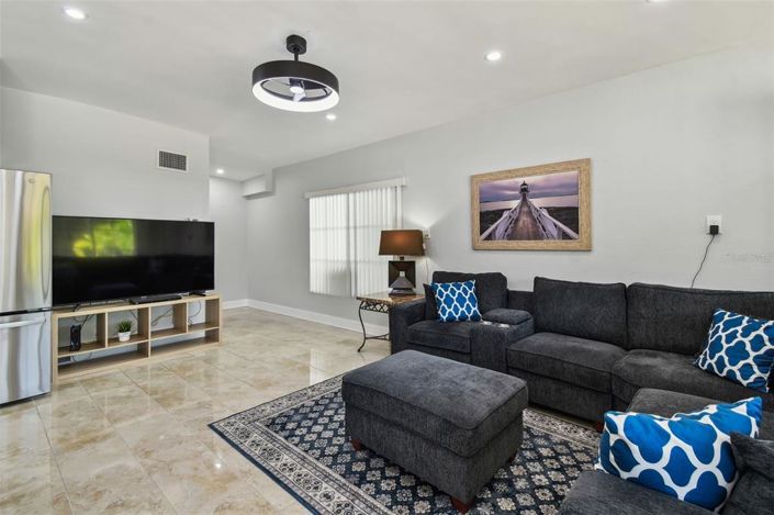 Image No.17-3 Bed Property for sale