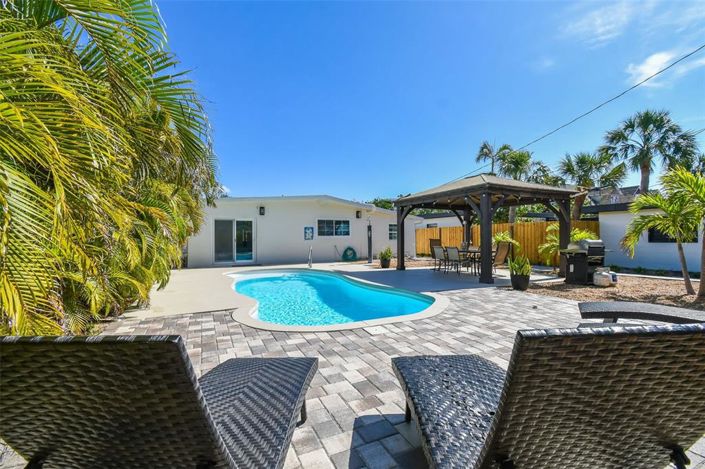 Image No.37-3 Bed Property for sale