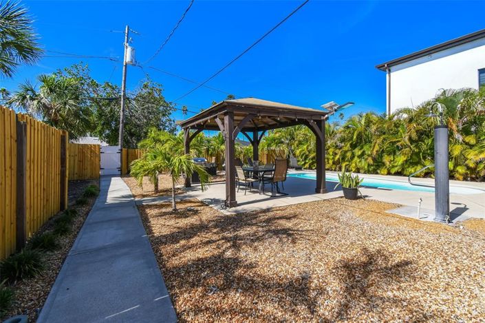 Image No.43-3 Bed Property for sale