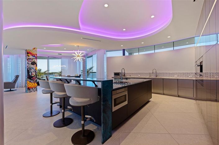 Image No.19-5 Bed Property for sale