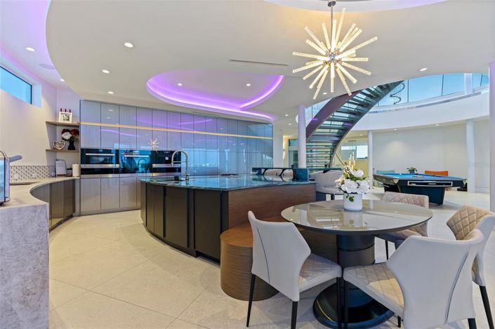 Image No.28-5 Bed Property for sale