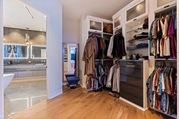 Image No.48-5 Bed Property for sale