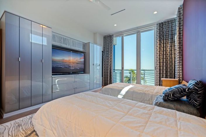 Image No.52-5 Bed Property for sale