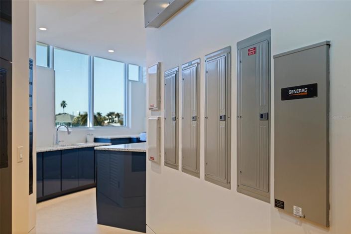 Image No.56-5 Bed Property for sale