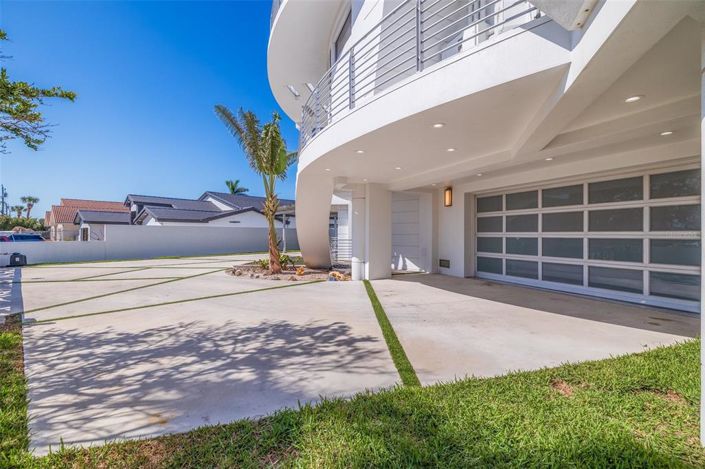 Image No.60-5 Bed Property for sale