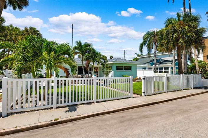 Image No.10-3 Bed Property for sale