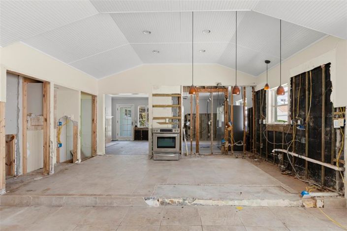 Image No.12-3 Bed Property for sale