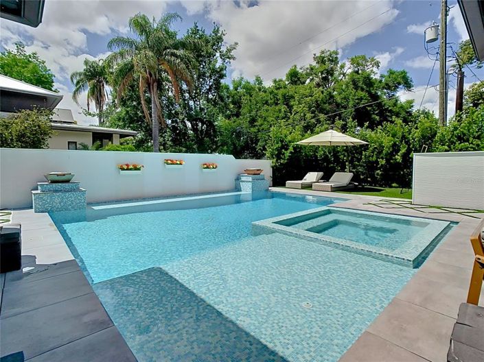 Image No.10-4 Bed Property for sale