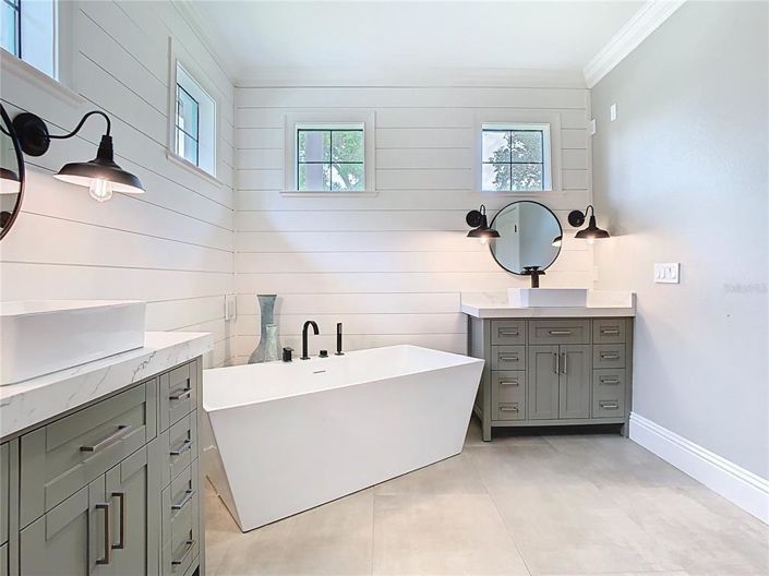 Image No.32-4 Bed Property for sale