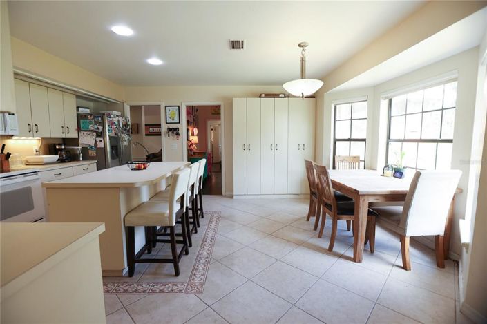 Image No.12-3 Bed Property for sale