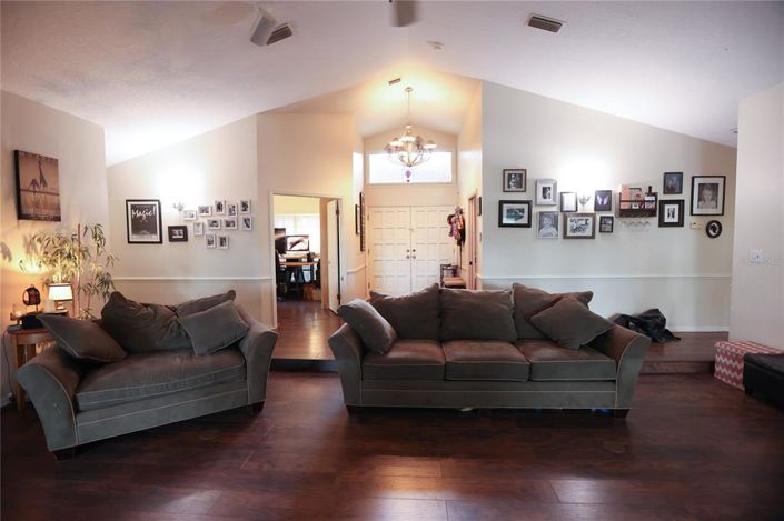 Image No.5-3 Bed Property for sale