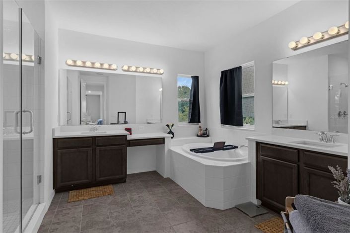 Image No.36-5 Bed Property for sale