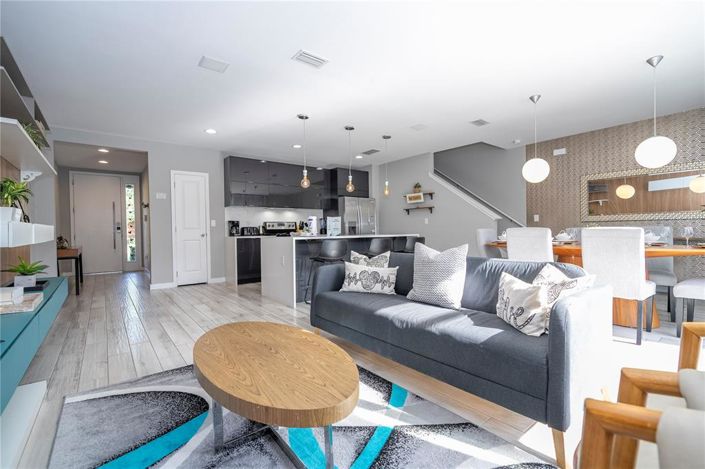 Image No.22-4 Bed Townhouse for sale